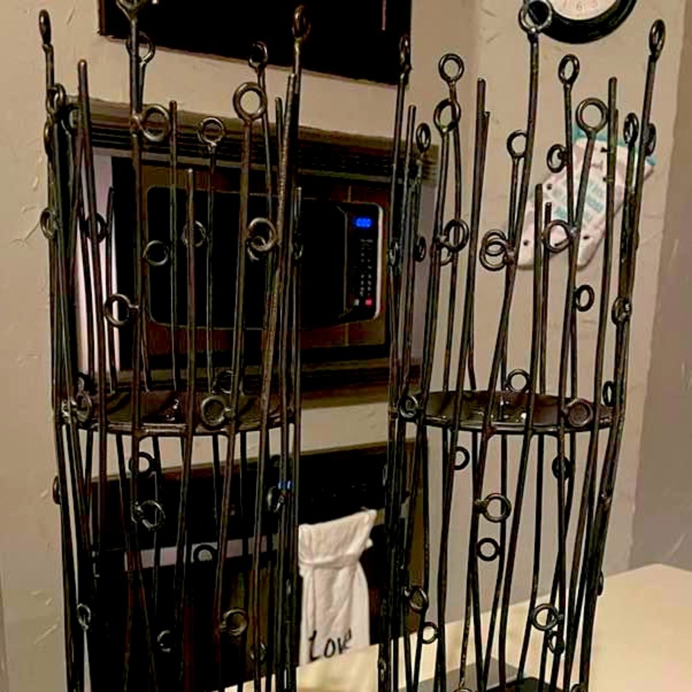 Excellent used metal candle holders. Originally from Pier One.
